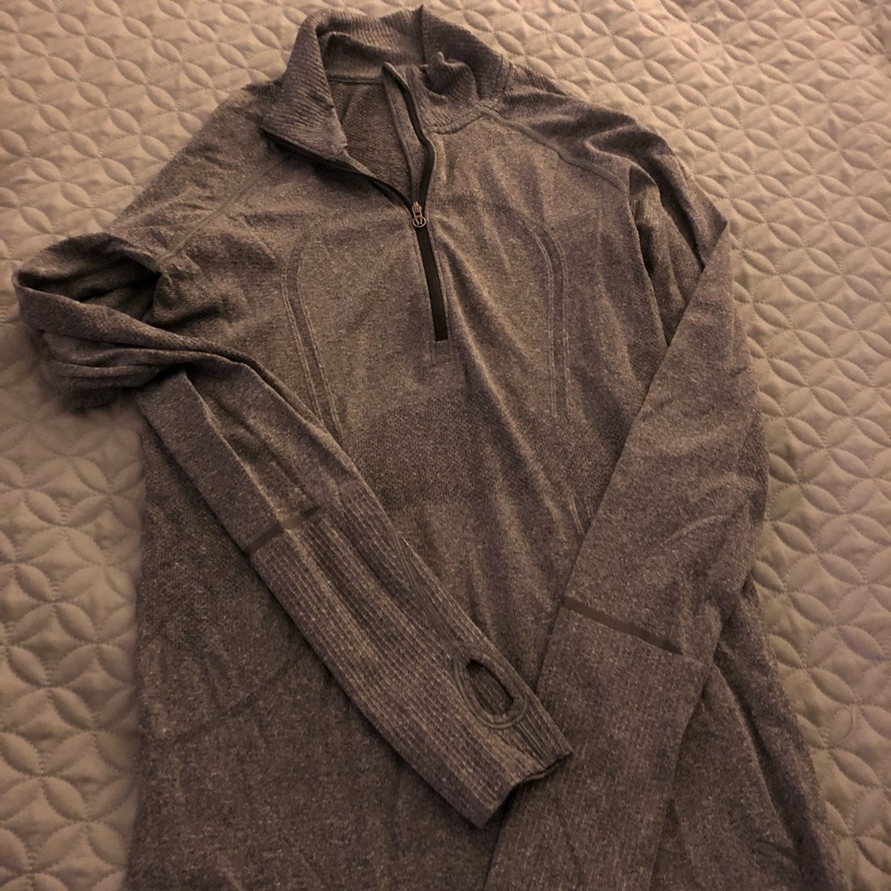 Lululemon long sleeve light weight 1/4 zip